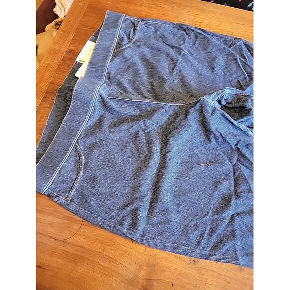 HUE Women's Classic Smooth Denim Leggings Medium Wash Plus 3x - Picture 3 of 5